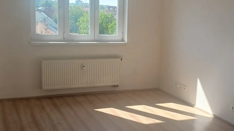 1+1 Karáskovo náměstí v Brně - Židenicích
