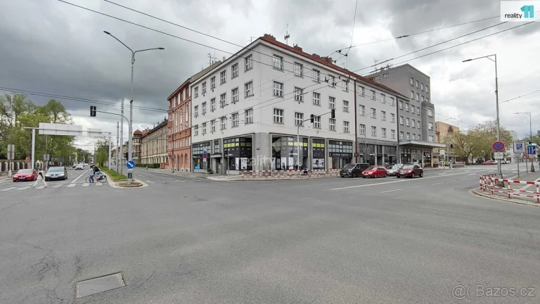 Pronájem obchodních prostor o CP 186 m2, Střelecká, Hradec K