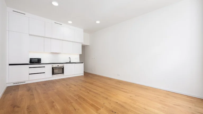Pronájem - byt 3+kk, Ptašinského 70 m² + zahrádka 49 m²