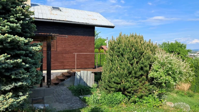 Prodej zděné chaty a pozemeku