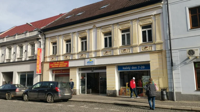 Prodej obchodní budovy v centru města Sušice, Šumava