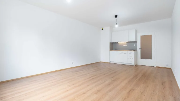 Pronájem bytu 1KK 32,2 m2, Plzeň-Valcha ul. K Zelené louce 4