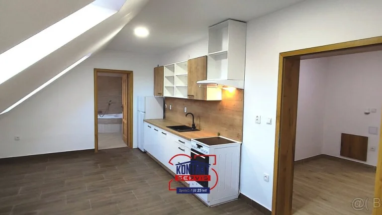 Pronájem podkrovního bytu 3+kk, 72 m2 - Netolice