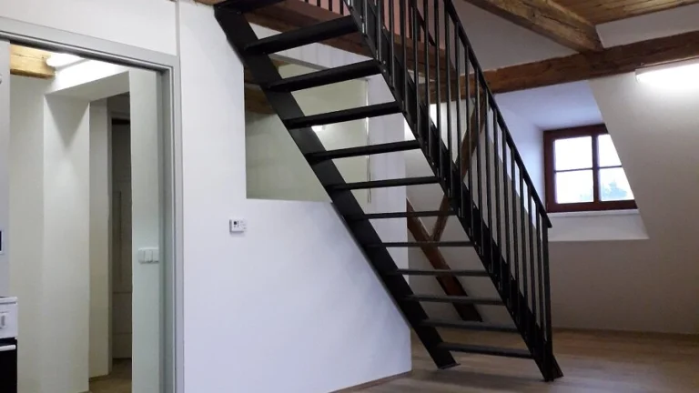 Pronájem podkrovního bytu 2+KK Kravaře u České Lípy