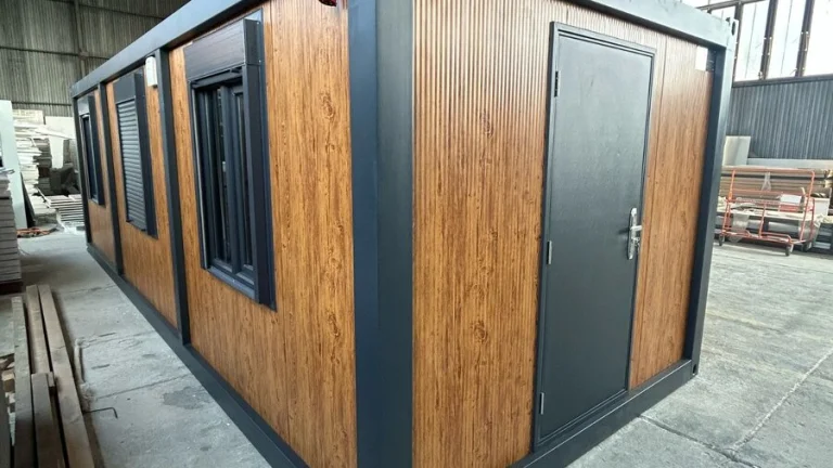 Kancelářský kontejner PMP o rozměru 3 x 8 m