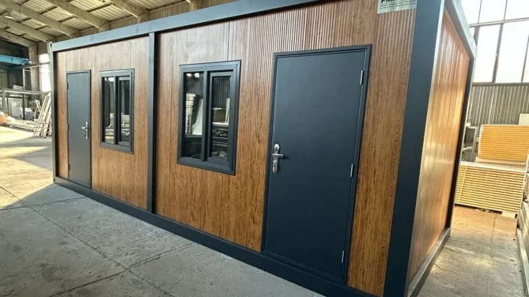 Kancelářský kontejner PMP o rozměru 3 x 7 m