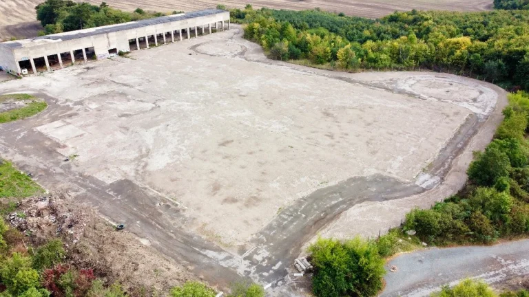 Pronájem pozemku pro skladování, až 35.000 m2