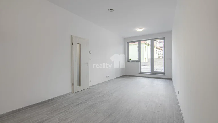 Pronájem bytu 3+kk, 96 m2 + 116 m2 terasa, Praha 8