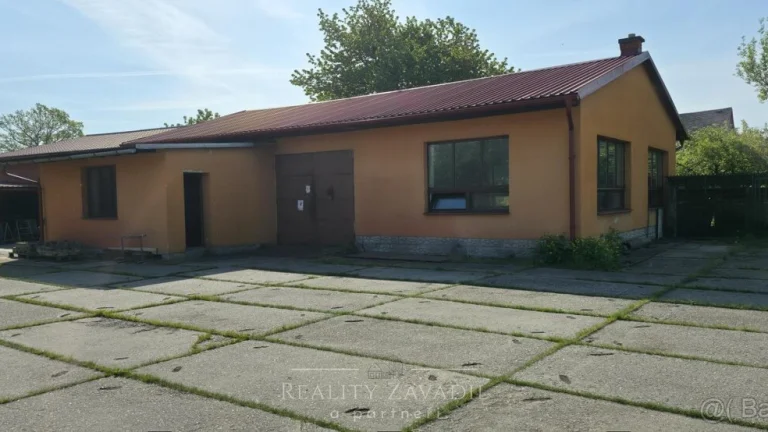 Nájem provozních a skladových prostor 160 m2.