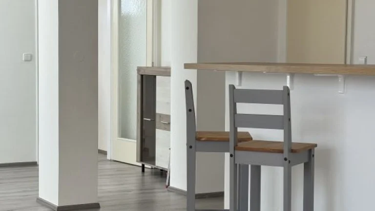 Nabízíme k pronájmu pěkný, velký byt 2+KK