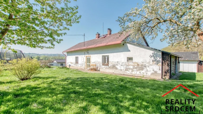 Prodej rodinného domu 3+0 z r. 1830, s hospodářskou budovou,