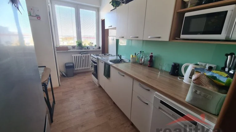 Pronájem velkého bytu 3+1, 75m2 s balkónem, Opava, ul. Bílov