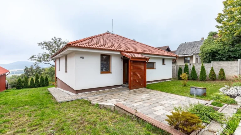 Rodinný dom v obci Slanec - Moderné bývanie obklopené prírod