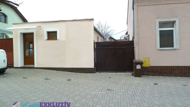 Na predaj budova v centre mesta Lučenec