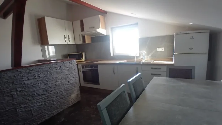 Na prenájom 2 izbový podkrovný byt v rod. dome, Jablonica