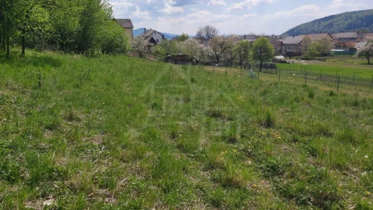 Stavebný pozemok v prírodnom prostredí nad obcou Dolné Koč