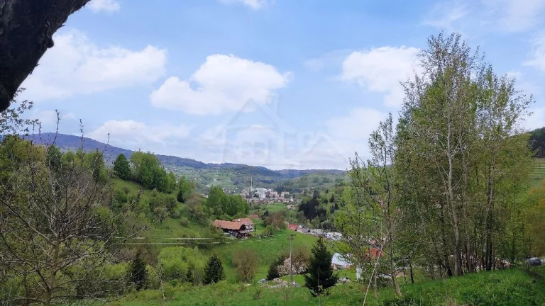 EXKLUZÍVNE - Pôvodný dom a stavebný pozemok v Hriňovej