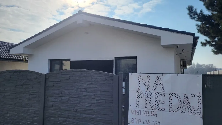 Chata na Šulianskom jazere prvý rad