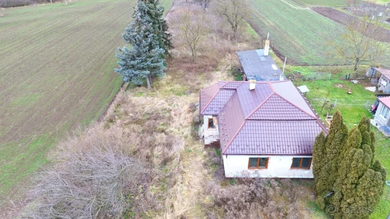 Rozostavaná chyžka v Ložíne
