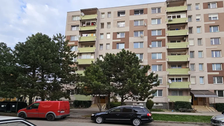 PREDAJ, 3-izbový byt s balkónom, Kpt. J. Nálepku, Levice