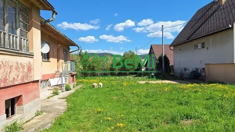 Starší dom na luxusnom pozemku v Rožkovanoch
