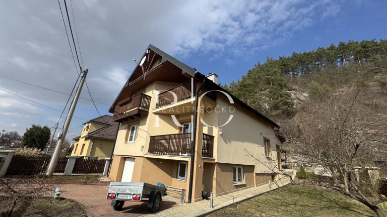 Na predaj Rodinný dom s garážou a pozemkom , Markušovce