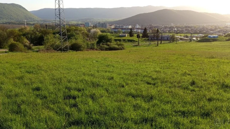 Pozemok pod lesom, Rožňava