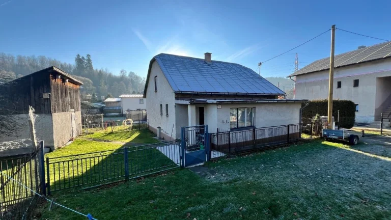 Predám starší rodinný dom s pozemkom 934m2