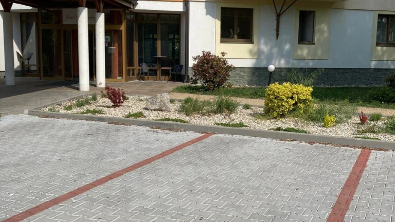 Prenajmeme parkovacie miesto priamo pri Budove Draždiak Hous