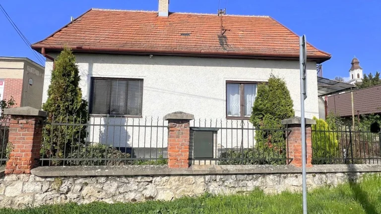 PREDAJ 4 izb DOM s garážou a poz. 992m2 obec Krásno