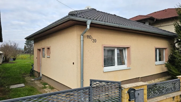 3i RD v tichej ulici s nízkymi mes.nákladmi Krušovce-PREDAJ
