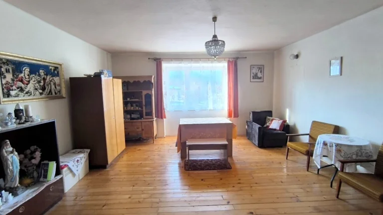 PREDANÉ ÚŽASNÝ RD S NÁDHERNOU ZÁHRADOU KRB GARÁŽ
