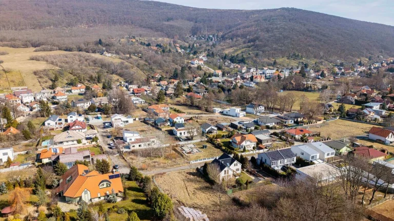 Luxusný stavebný pozemok v srdci Borinky – ideálne miesto.