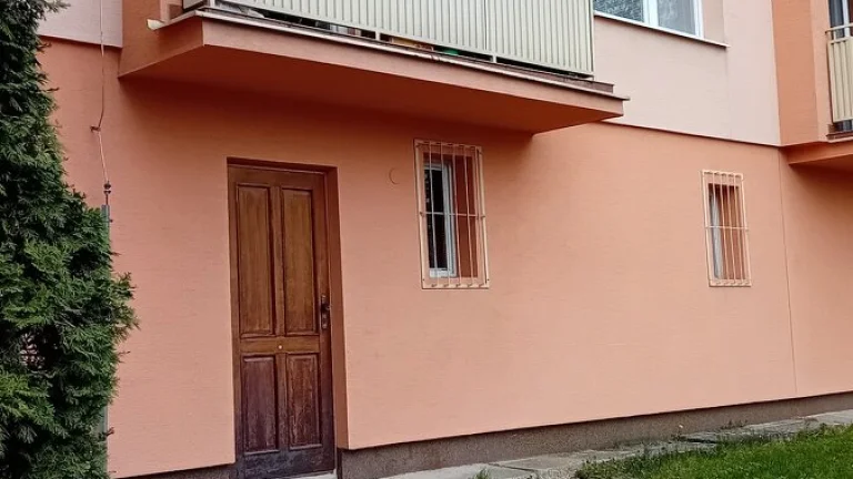Byt s garážou a pozemkom