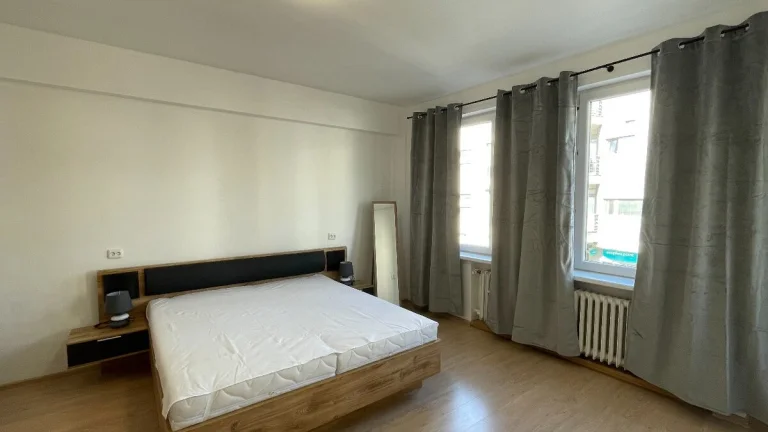 Prenájom veľký 2.izbový byt,2x balkón v centre mesta NR
