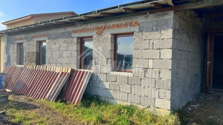 Rozostavaná BUDOVA predaj Partizánske - V. Bielice