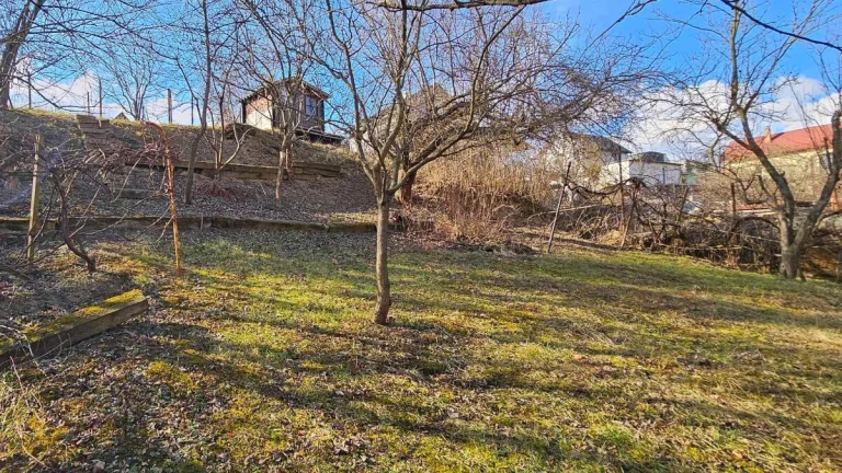 Záhrada s chatkou - záhradkárska lokalita - Košická Nová Ves