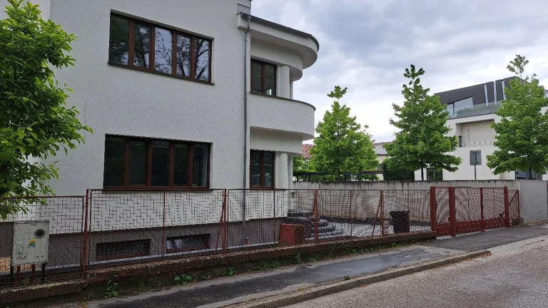Prenajmem kanceláriu v centre Z.M. A.Kmeťa s parkovaním