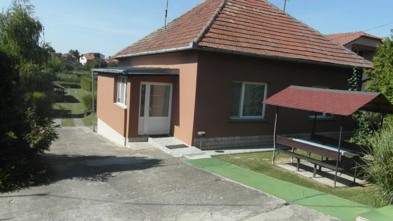 Predaj, apartmánový dom s chatkami, Podhájska