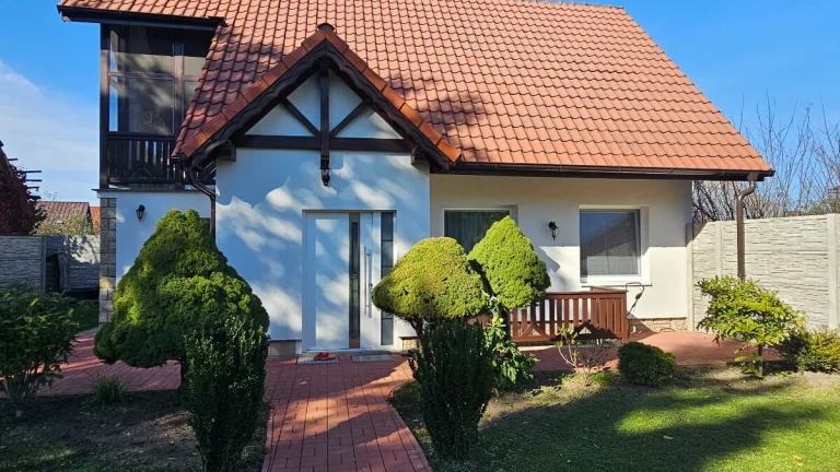 Rodinný dom v centre obce Košeca, ul. Hlavná