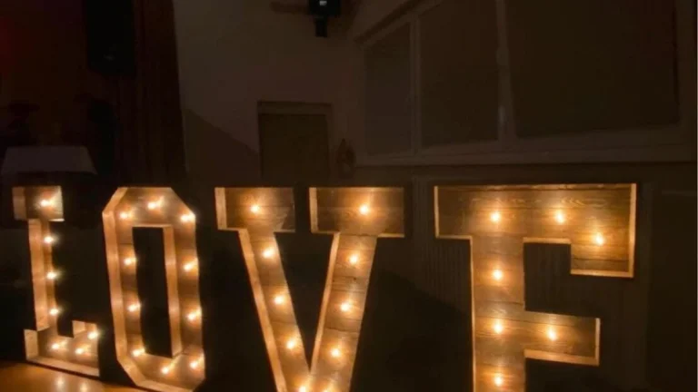 Nápis LOVE