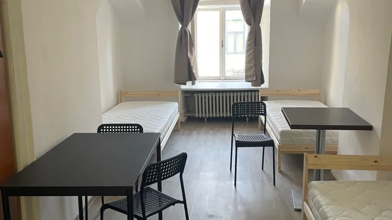 Prenájom/ubytovanie pre študentov v 4 izbovom byte v centre