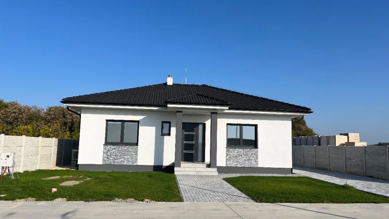 NOVOSTAVBA priestranný bungalov v novej štvrti - Kráľov Brod