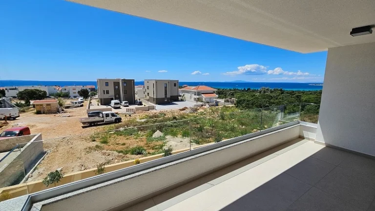 Trojizbový apartmán s výhľadom na more, Novalja / Chorvátsko