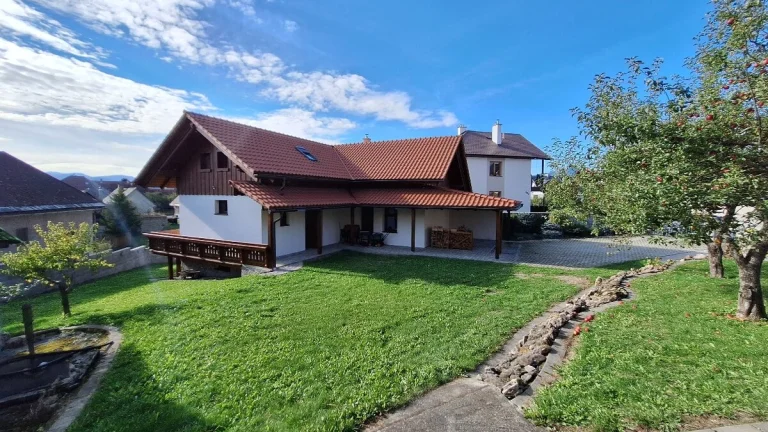 Zrekonštruovaný vidiecky dom NA PREDAJ, Východná