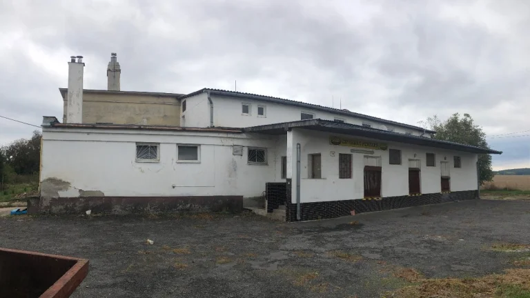 PREDAJ podnikateľského objektu v obci Čifáre, okres Nitra.