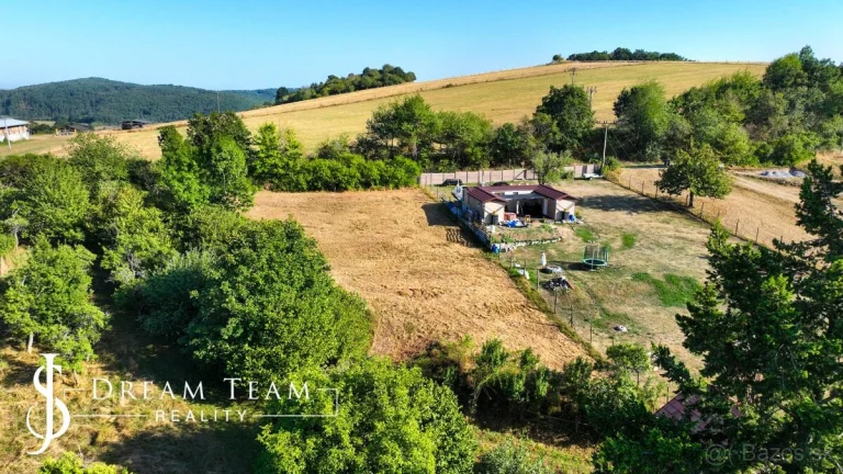 Slnečný, stavebný pozemok o veľkosti 1637m2 v obci Počúvadlo
