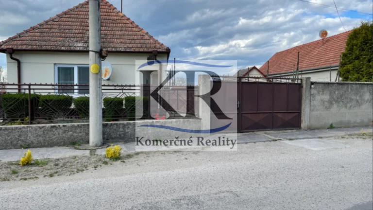 Ihneď voľný, Rodinný dom ideálny na rekonštrukciu podľa vlas