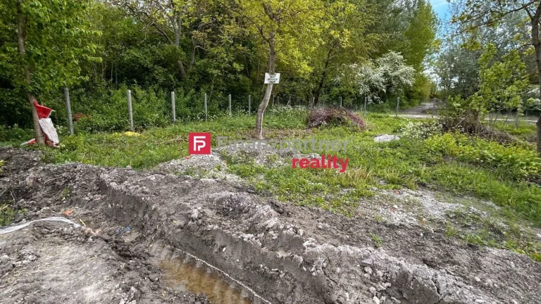 Slnečný pozemok v novovybudovanej časti obce Dunajský Klátov