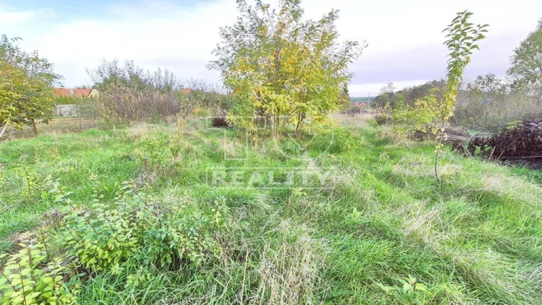 Na predaj stavebný pozemok v obci Malé Vozokany, 550 m2